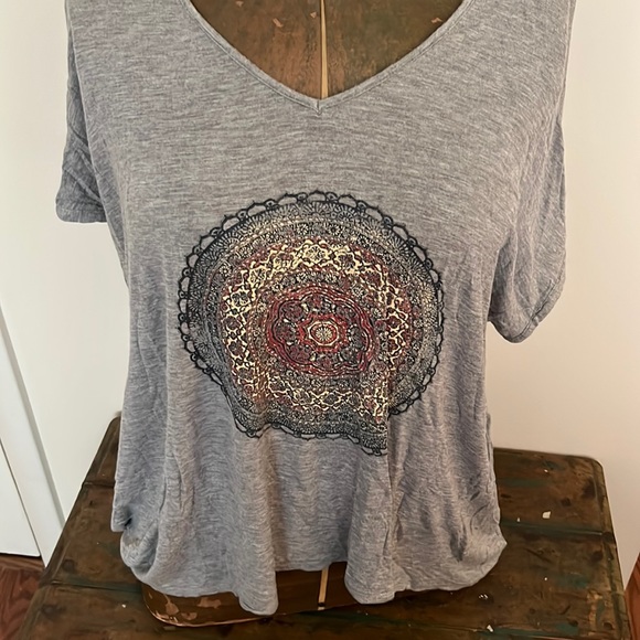 Open shoulder gray t shirt - Picture 1 of 3